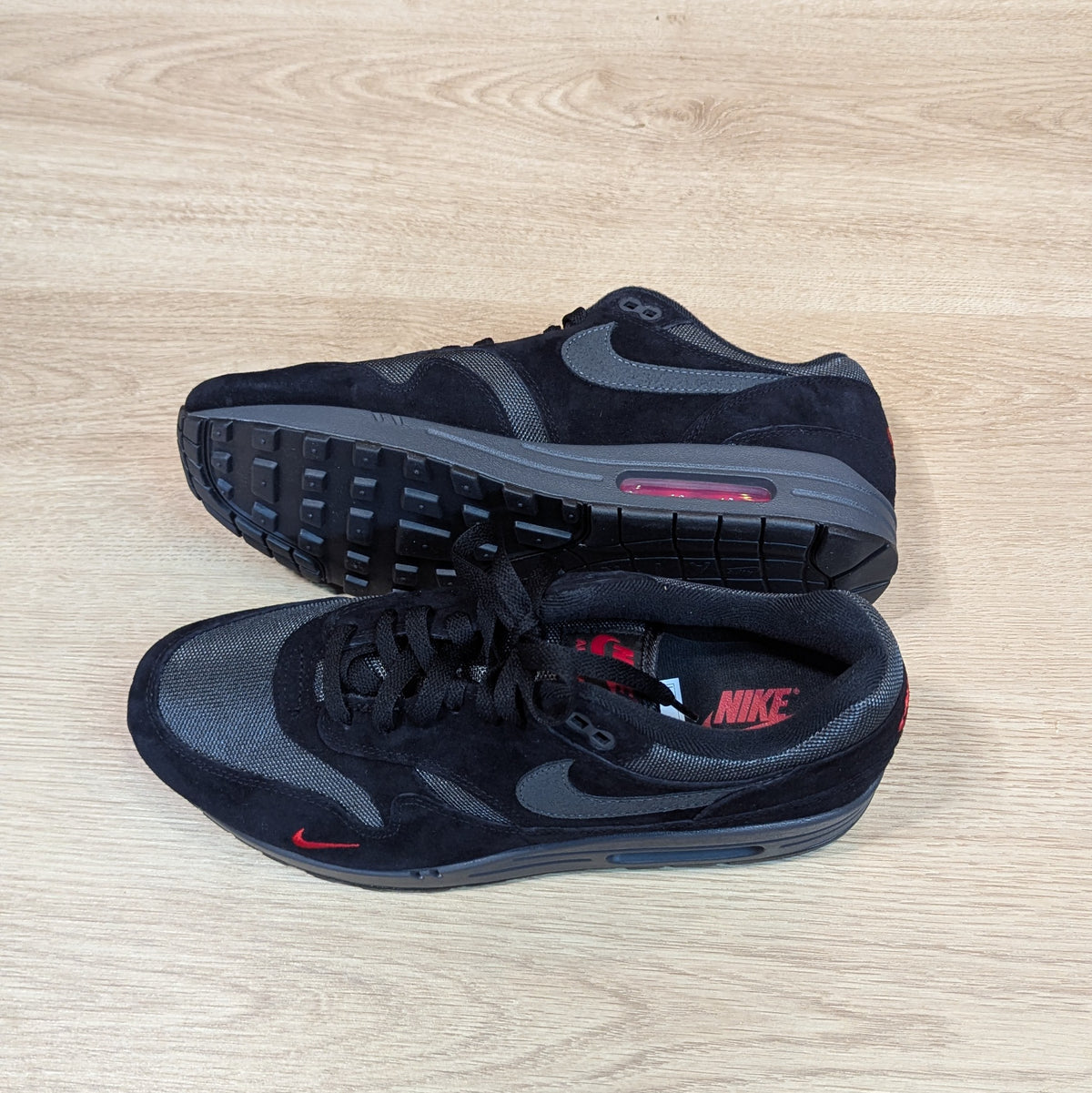 Nike Air Max 1 'Bred' - Zwart / Donkergrijs / Rood