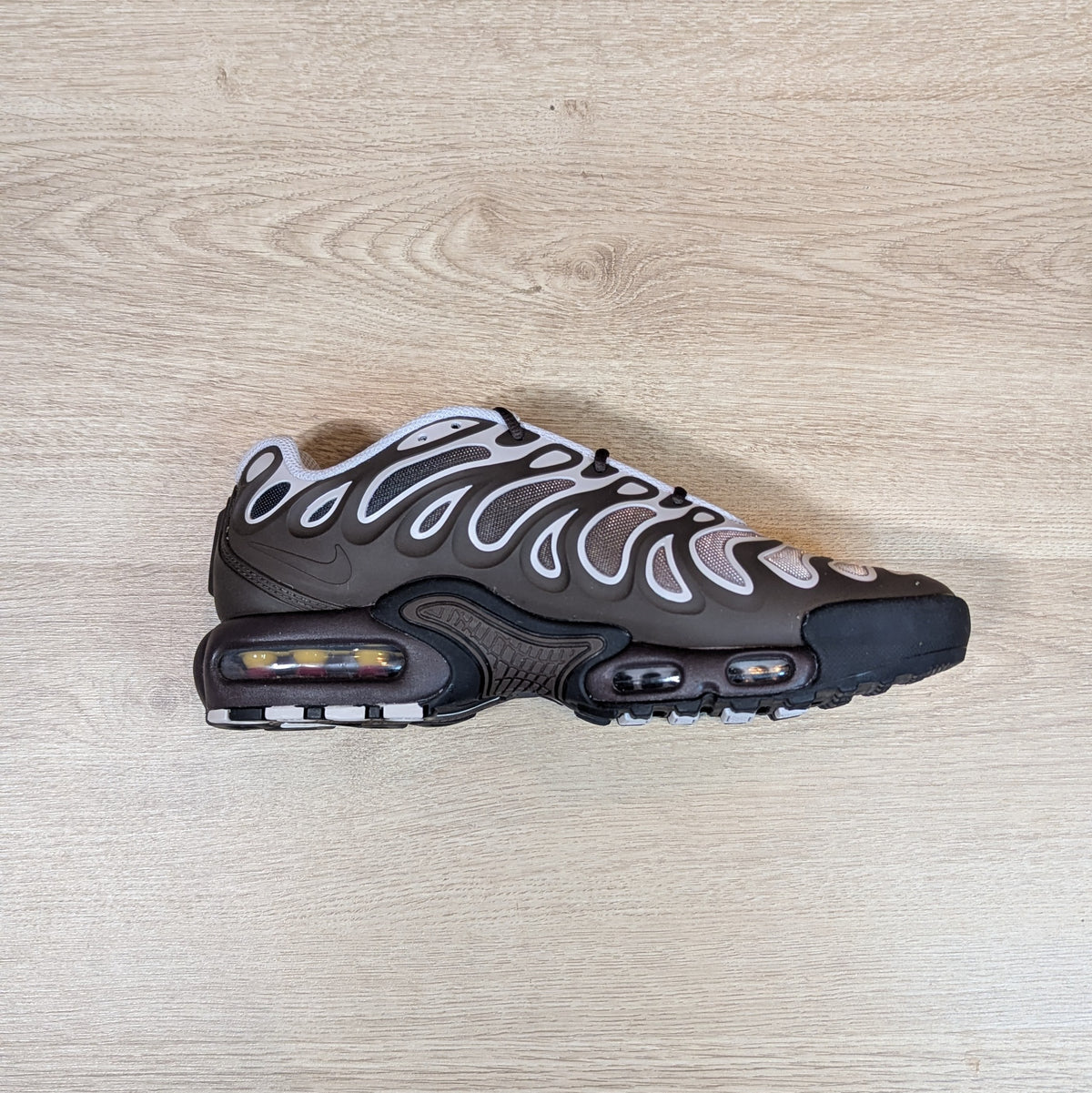 Nike Air Max Plus Drift Wmns - Baroque Brown / Earth / Zwart / Platinum Violet