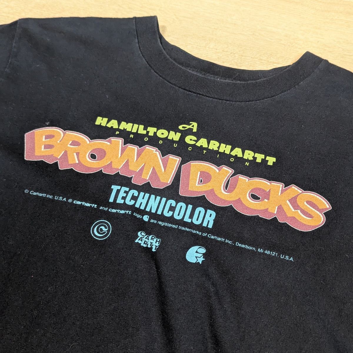 Carhartt 'Brown Ducks Technicolor' Graphic T-Shirt - Zwart
